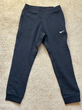 Nike Sportswear Club Fleece Jogger Pants Black Men’s Large NWT Standard Fit